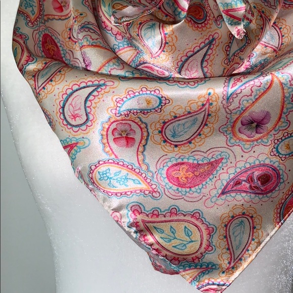 𝙲𝚘𝚕𝚘𝚛𝚎𝚍 𝙿𝚎𝚗𝚌𝚒𝚕 𝚆𝚒𝚕𝚍 𝚁𝚊𝚐 - Picture 3 of 5